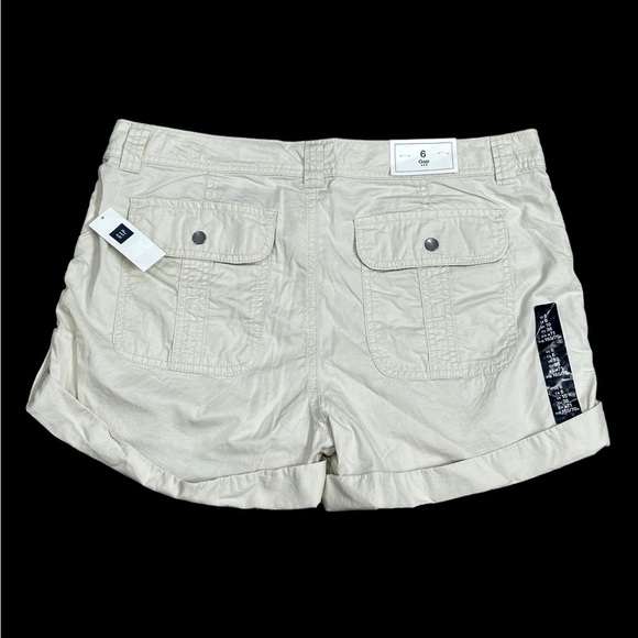 Women’s Gap 6 Small Shorts Chino Khakis Beige Bermuda Rolled Hem Snap Pocket NWT - Picture 4 of 11